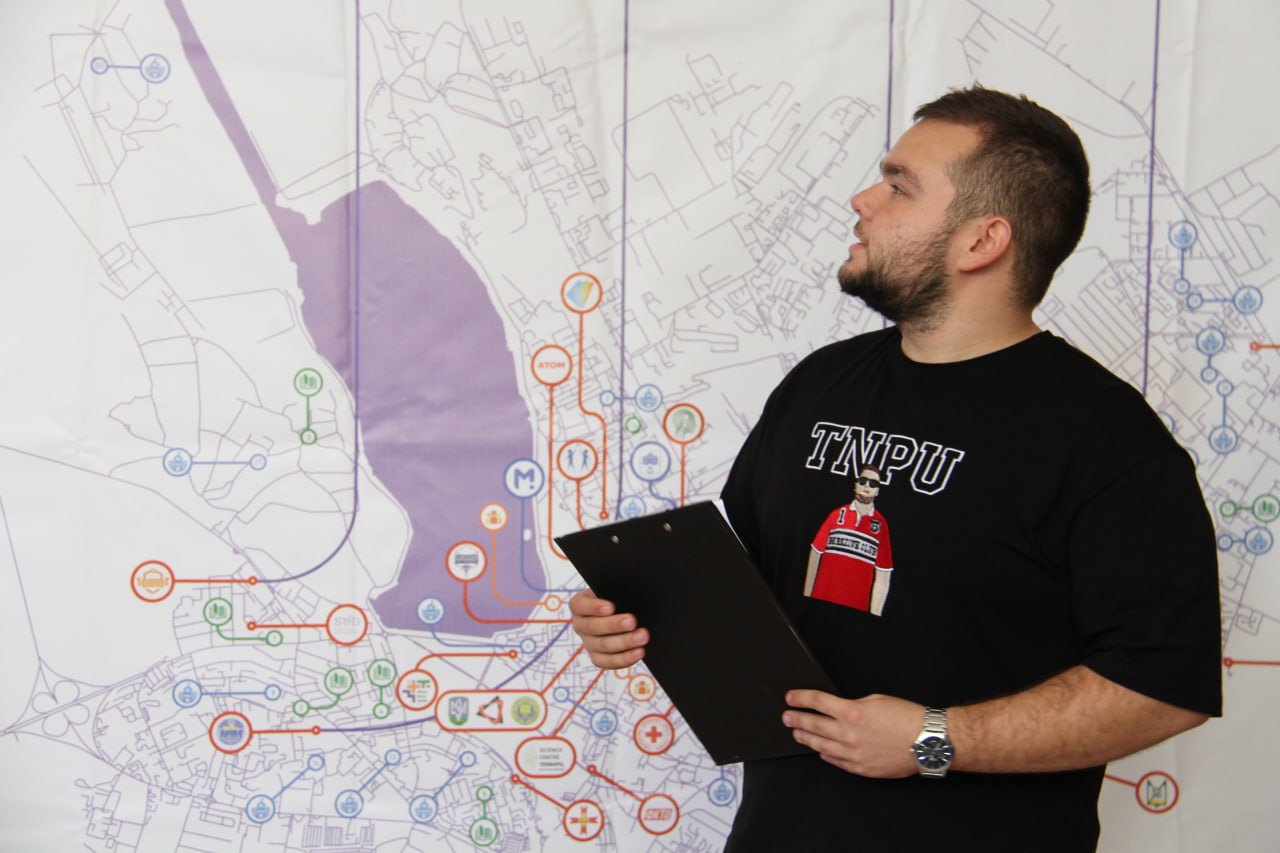 Holova studentskoho uriadu TNPU ta moderator prezentatsii Ruslan Bereziuk